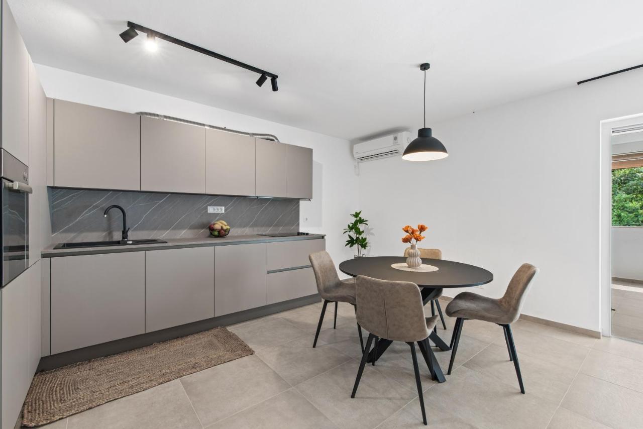 Poli Nona - Renovated In 2023 Apartment Porec Exterior photo